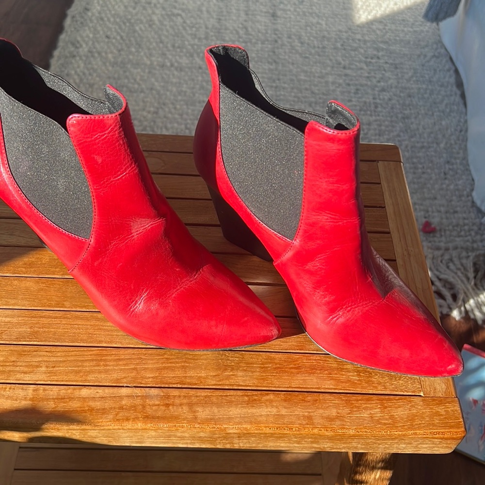 Pour la Victoire red and black block heels